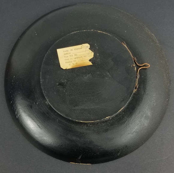 - Hand painted wooden souvenir plate Romania - Picture 2 of 8